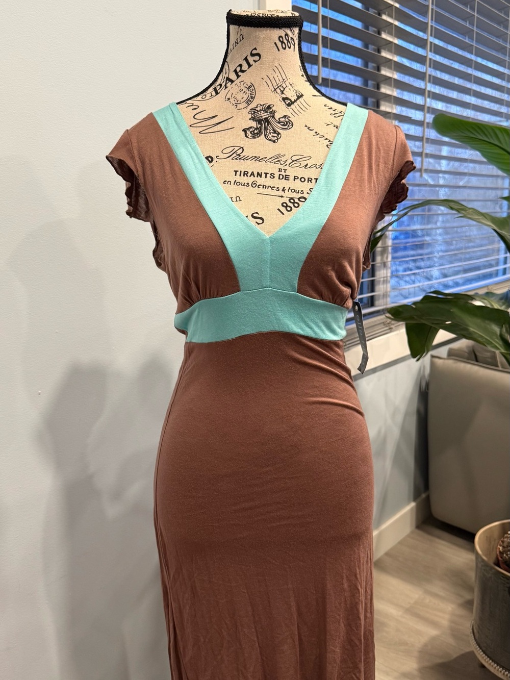 Brown Y2K Open Back Dress with Mint V-Neck and Waistband